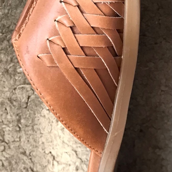 ****BRAND NEW NINE WEST TAN BRAIDED SLIDES*** - Picture 2 of 5